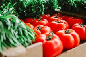 Tomata Românească, programul prin care se verifică reziduurile de pesticide din roşiile autohtone. Acţiunea durează până pe 15 iulie 2025