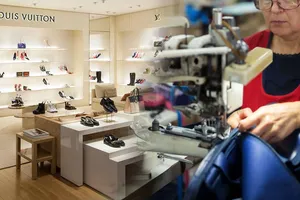 Două dintre cele mai importante fabrici din România fac angajări. Produc articole de lux pentru brandurile preferate ale bogaților