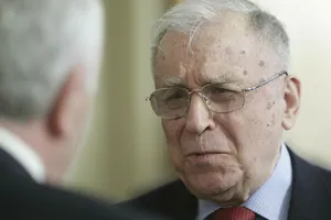Afecțiunea pulmonară de care suferă fostul președinte Ion Iliescu ”este de natură oncologică”, anunță spitalul Agrippa Ionescu
