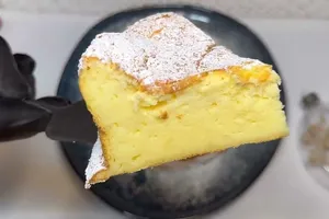 Prăjitură cu iaurt și ouă. Un desert delicios care îți va aminti de copilărie