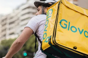 Glovo România își schimbă proprietarul. Delivery Hero vinde operațiunile din 14 țări pentru 1,6 miliarde de dolari