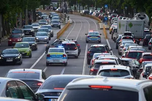 Producătorii auto avertizează! Creşterile de taxe vor majora preţurile maşinilor în România în 2025