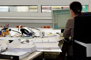 Salariile directorilor din companiile de stat din România, mai mari decât cele din Bulgaria sau Ungaria. Țara noastră, lider regional la venituri și scandaluri