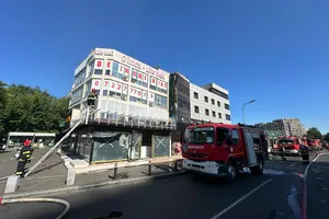 Incendiu puternic la un magazin de lângă Hotelul Sir din București. Peste 30 de persoane au fost evacuate