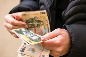 Spor de 15% pentru angajații cu dizabilități din sistemul public. Cine are dreptul și cum poate fi obținut inclusiv retroactiv