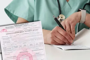 Concediul medical te protejează de concediere. Ce spune legea și când sunt posibile excepții
