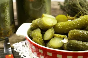 Secretul castraveților murați din Bucovina. Rețeta tradițională care îi face aromați și crocanți