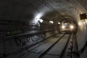 Panică la metrou în București: Vagon plin de fum pe Magistrala 2