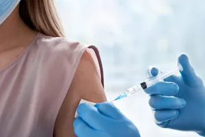 Vaccinul antigripal nu se mai face la medicul de familie. Cine primește gratuit, de unde se ridică și când e momentul ideal pentru imunizare