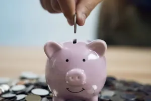 Deficitul bugetar scade semnificativ în 2026: România înregistrează una dintre cele mai mari ajustări fiscale din ultimii ani