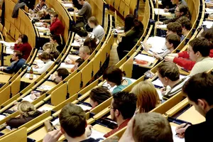 Taxele universitare cresc cu până la 80%. Studenții ASE și UBB vor plăti peste 10.000 de lei la anumite programe