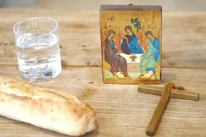 Postul Crăciunului începe pe 15 noiembrie 2025. Ce trebuie să știe românii despre această perioadă