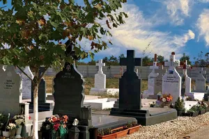 Cât costă un loc de veci în România în 2025. Prețuri uriașe, taxe ascunse și proceduri obligatorii