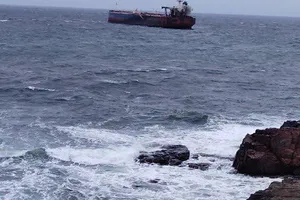 Petrolierul rus Kairos, lovit de o dronă ucraineană în Marea Neagră, a eșuat pe coasta Bulgariei