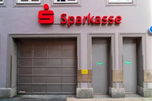 Jaf ca-n filme la o bancă publică locală din Germania. Hoții au golit 3.000 de casete de valori