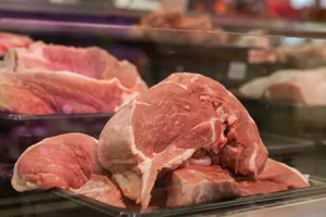 Veste bună înainte de Crăciun! Carnea de porc vândută de fermieri români, cea mai mare scădere de preț din UE!