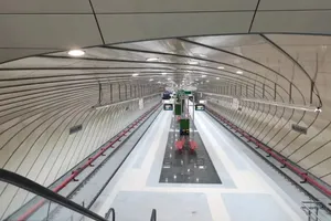 Cea mai nouă magistrală de metrou din București, ocolită de călători la cinci ani de la inaugurare. Traficul pe Magistrala 5 Drumul Taberei – Eroilor este de trei ori mai mic decât cel de pe tronsonul Eroilor-Preciziei