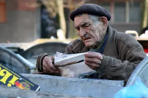 Raport FACIAS: aproape un milion de pensionari trăiesc din pensia minimă de 1.281 de lei. Coşul minim de consum pentru o persoană este estimat la 4.322 de lei
