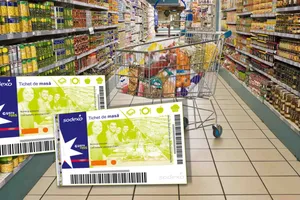 Guvernul a majorat valoarea nominală a tichetelor de masă. De când vor încasa angajaţii români mai mulţi bani