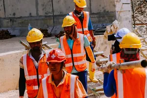 Muncitorii asiatici în România: Bone, șoferi și bucătari cu salarii până la 1.000 de euro pe lună