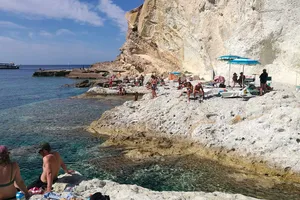 Descoperă Palmarola, insula sălbatică și nelocuită din Arhipelagul Pontin