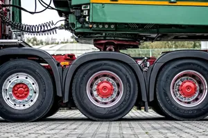 Marea Britanie interzice camioanele noi pe combustibili fosili. Tranziția spre electrice și hidrogen începe în 2035-2040