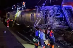 Cel puțin zece morți după deraierea a două trenuri de mare viteză în sudul Spaniei