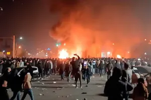 Noi proteste la Teheran, sub amenințarea represiunii. Iranul, izolat de lume după blocarea internetului