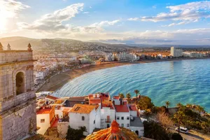 Familia de români care a transformat un sat spaniol într-un loc de poveste printr-un bar unic