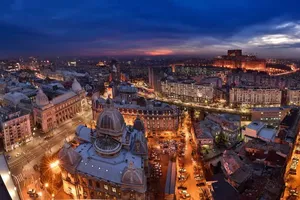 Vacanțele devin mai scumpe. Tot mai multe orașe introduc sau cresc taxele de cazare din 2026