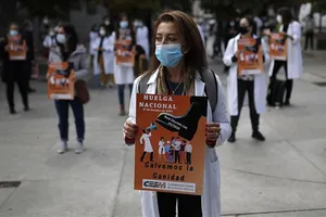 Medicii din întreaga Spanie au început o serie de greve care ar putea perturba serviciile medicale în următoarele cinci luni