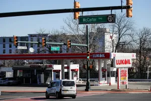 Midad semnează un acord preliminar pentru achiziția portofoliului Lukoil