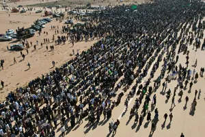 Mii de persoane au participat la înmormântarea fiului lui Gaddafi în Libia