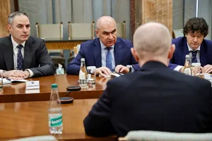 Ilie Bolojan: Țintă de deficit de 6,2% în 2026, în discuțiile cu Moody’s. Guvernul mizează pe investiții și consolidare fiscală