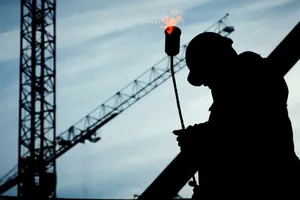 România alungă forța de muncă, în timp ce Spania o legalizează. Pierderi de sute de milioane și un eșec strategic