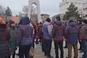 Protest al angajaților combinatului siderurgic de la Galați: peste 100 de persoane nemulțumite că nu și-au primit salariile din octombrie