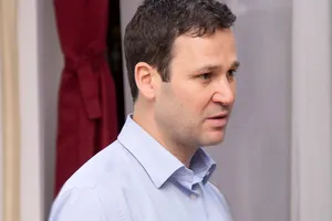 Robert Negoiţă scapă de controlul judiciar şi se va întoarce la Primărie