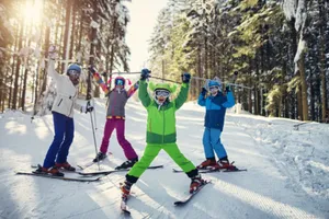 Vacanța de februarie 2026 începe la date diferite în funcție de județ