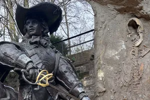 Un schelet care ar putea aparține celebrului muschetar D’Artagnan a fost descoperit recent într-o biserică din Maastricht