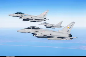 Keir Starmer își menține decizia ca Marea Britanie să nu participe la atacurile asupra Iranului, dar trimite mai multe avioane de luptă în Qatar