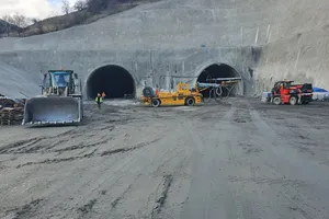 Transporturi: Revizuirea acordului de mediu pentru Autostrada Sibiu–Pitești, prioritatea anului. Primul tunel ar putea fi deschis în august