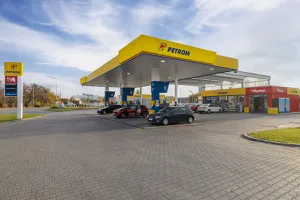 Economia României, intrată în recesiune: consumul scade, angajările încetinesc