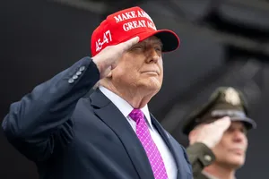 Donald Trump ameninţă cu bombardarea infrastructurii rutiere şi energetice a Iranului