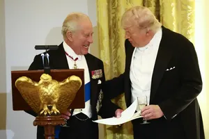 Regele Charles a glumit pe seama lui Trump în timpul cinei de stat – „Dacă nu eram noi, ați fi vorbit franceză”
