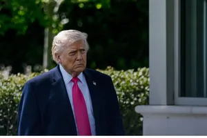 Donald Trump a avertizat că Iranul va „avea probleme cum nu s-au mai văzut” dacă nu acceptă să negocieze cu Statele Unite