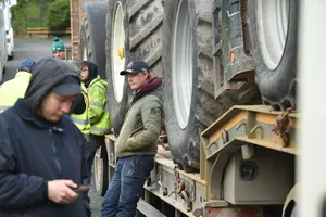 Irlanda scoate armata pe străzi pentru a înlătura protestele care blochează un port și o rafinărie