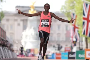 Recordul lui Sawe la maraton susține Adidas în cursa „supershoe” cu Nike