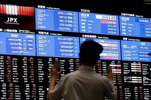 Petrolul revine sub pragul de 100 de dolari. Bursele asiatice recuperează accelerat