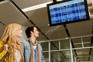 Criză de combustibil în aviație. Europa riscă anularea a sute de zboruri din cauza blocadei din Ormuz