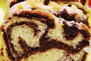 Cozonacul cu nucă, reperul mesei de Paște. Rețeta clasică și regulile pentru un aluat reușit